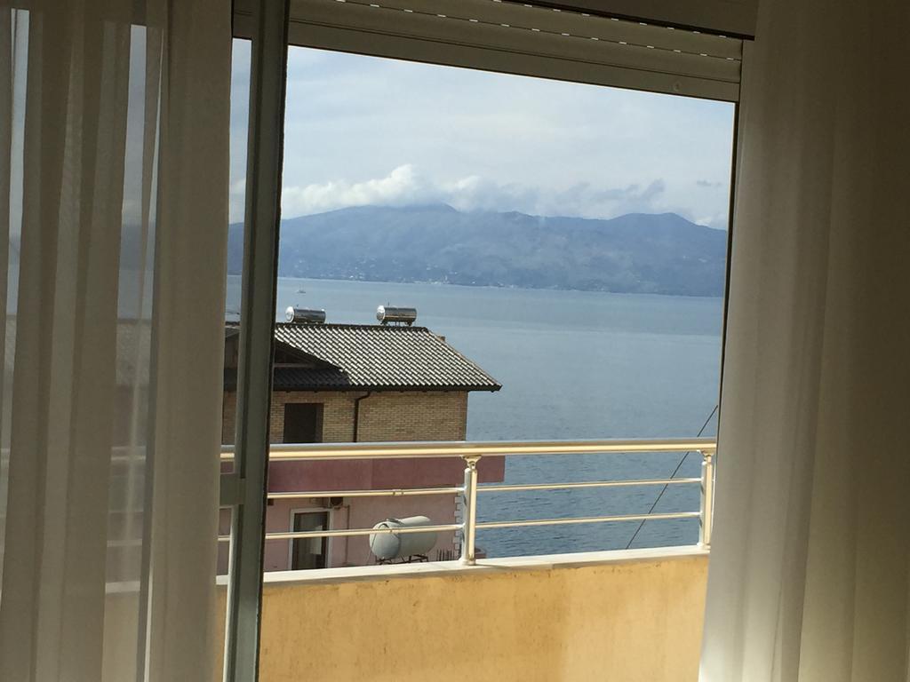 Sea And Sun Apartments Sarandë Habitación foto