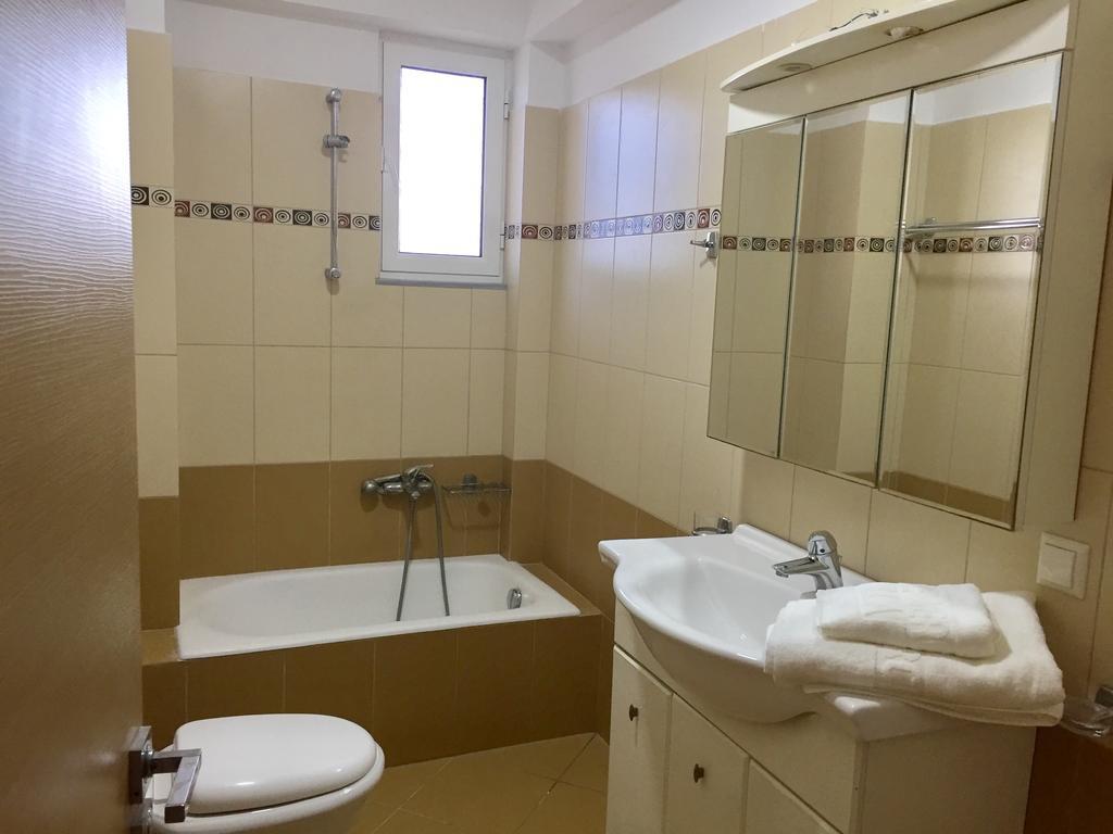 Sea And Sun Apartments Sarandë Habitación foto