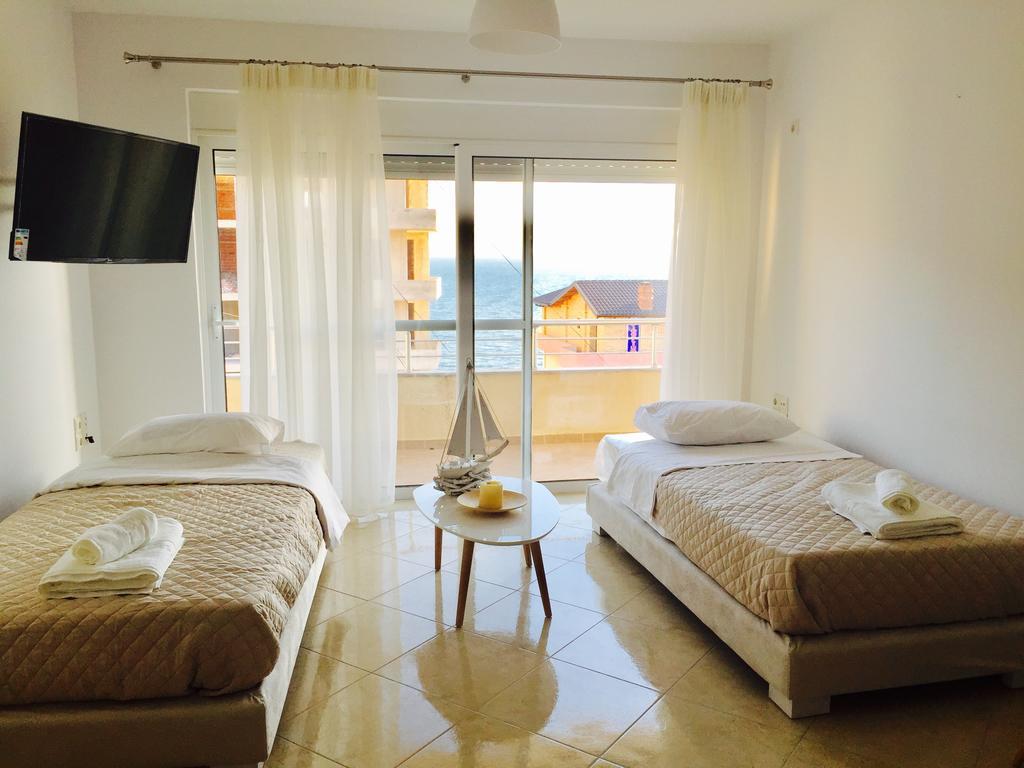 Sea And Sun Apartments Sarandë Habitación foto